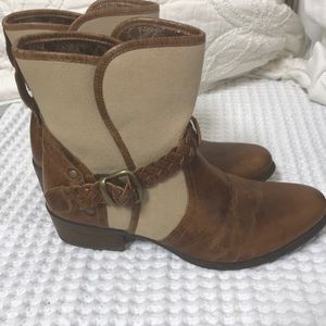 Ariat western short boots size 8 B tan and brown